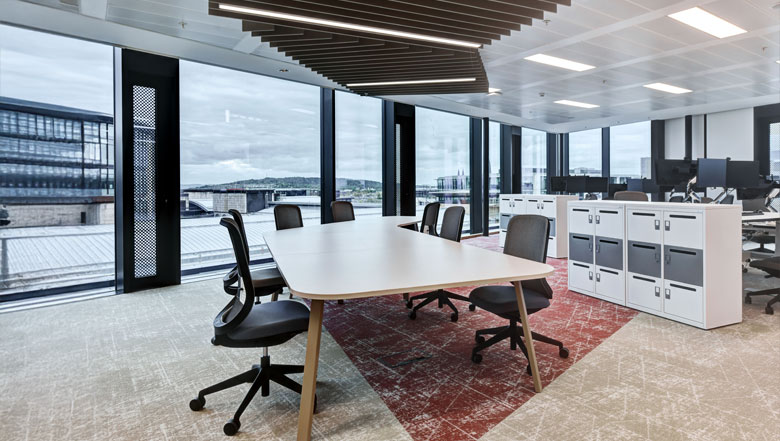 Bespoke collaborative table