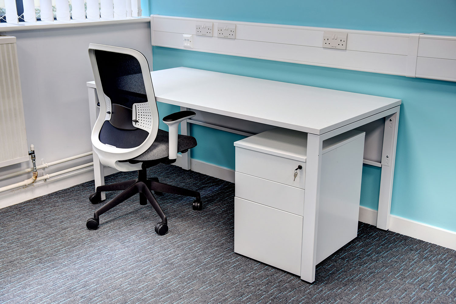 Flexiform Pico Single Desk White
