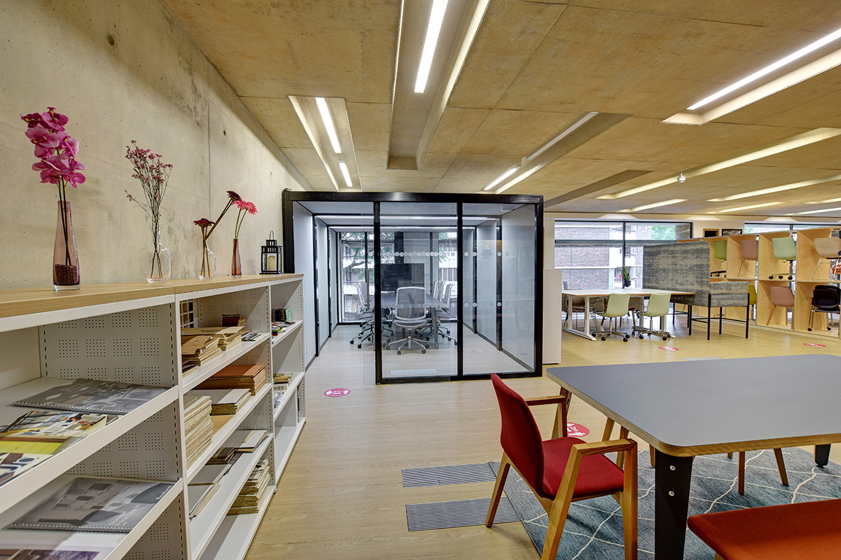 Flexiform London Showroom with office pods