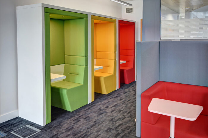 Solo work booths for private working