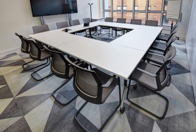 Large reconfigurable meeting table