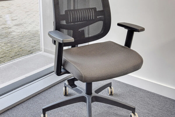 Office desk chair with multi adjustable arms