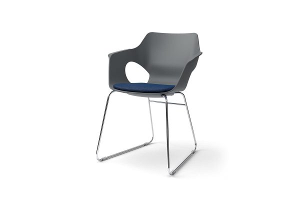 Flexiform office meeting chair with skid base