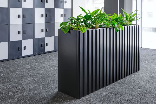 Fauna black freestanding office planters