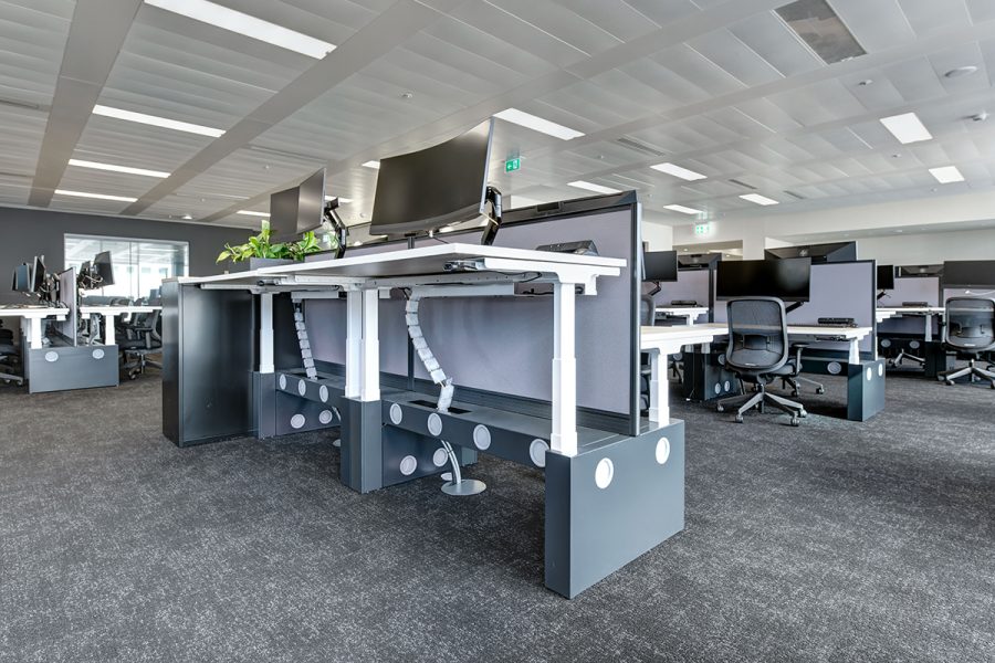 Height adjustable desk