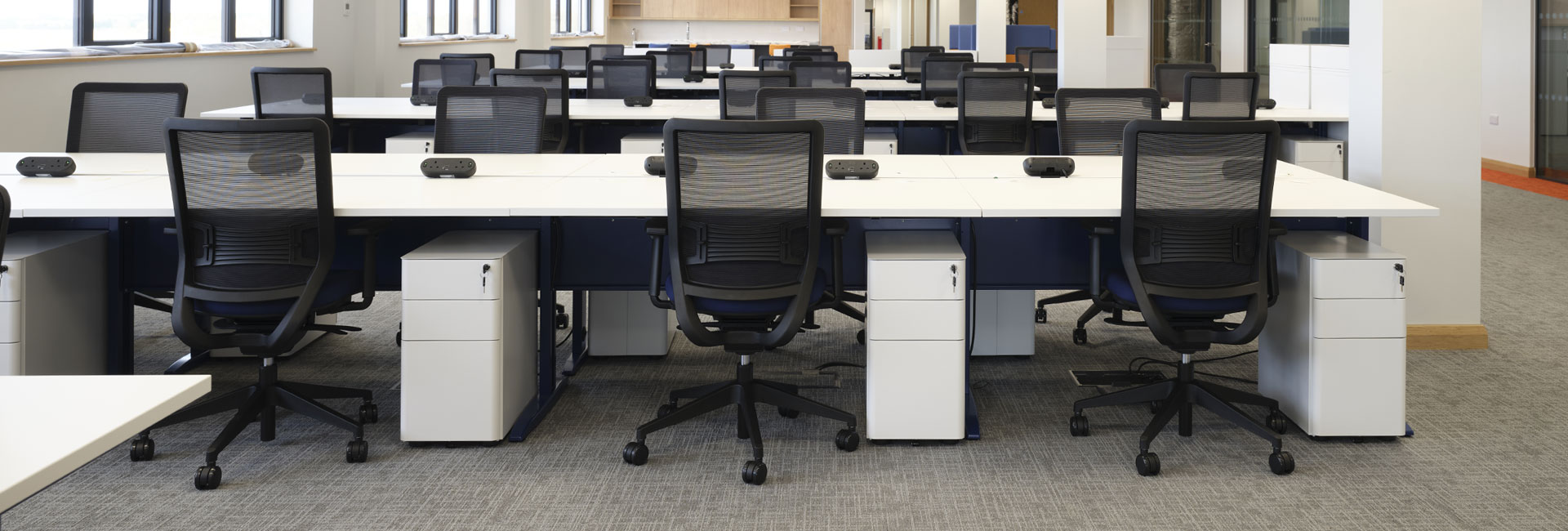 Yusen Logistics office fitout - Cantilever desks