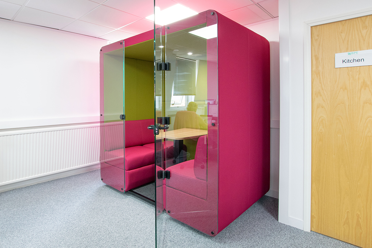 Bob Two-Tone 4 Person Pod