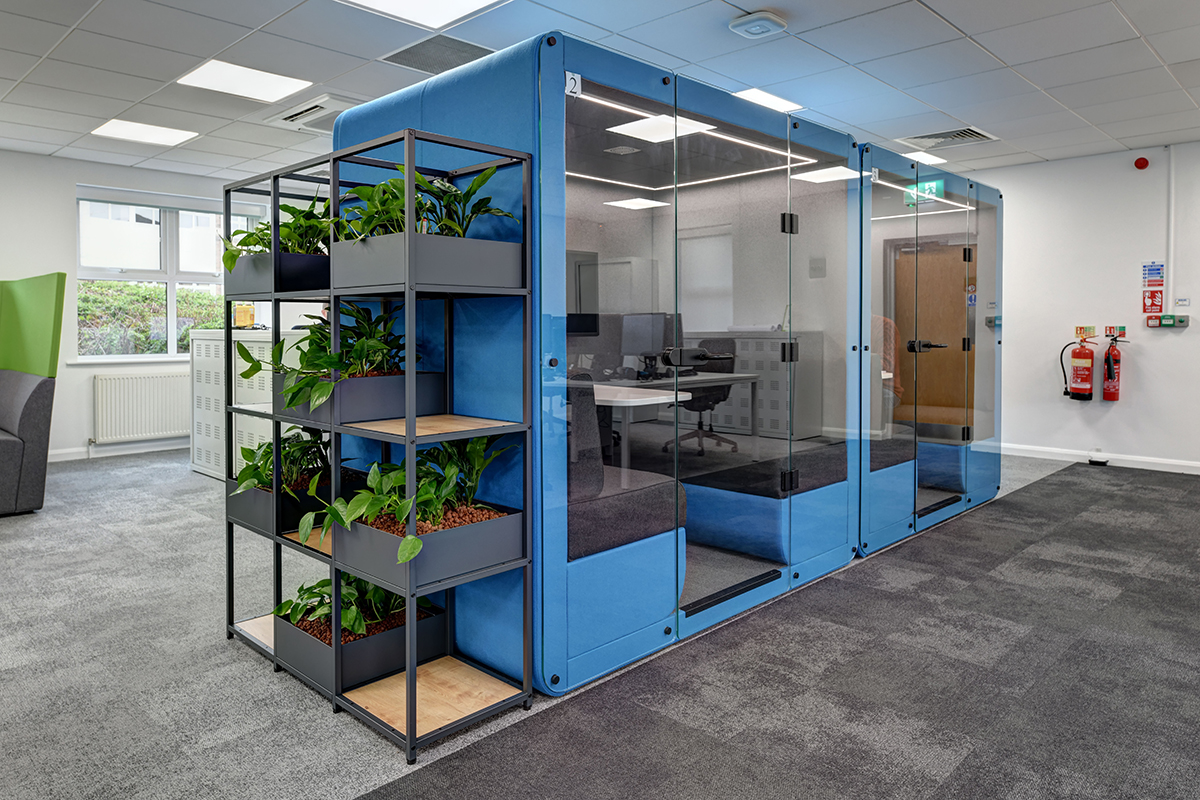 Bob 4 Person Pod & FlexiGrid Shelving install