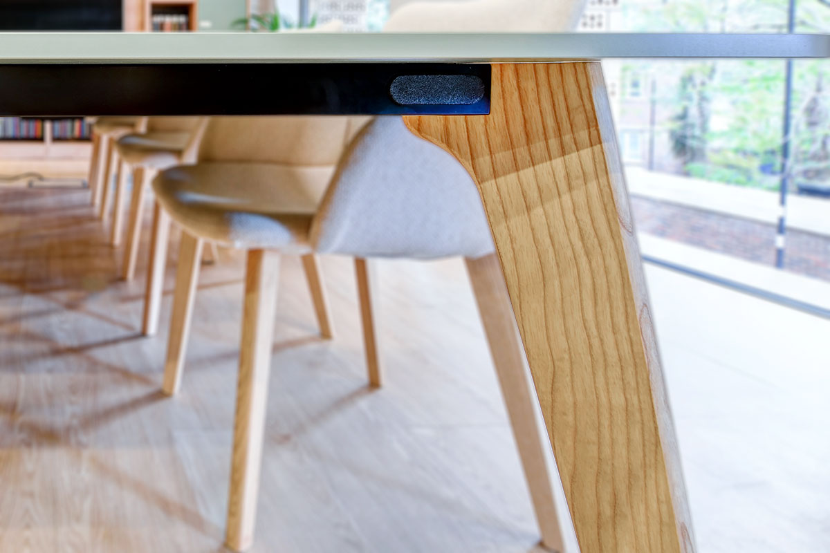 Grain Wood Leg Table