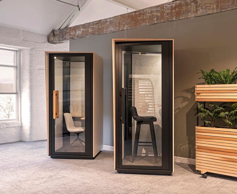 Standing and sitting Be My Guest Office Phonebooth