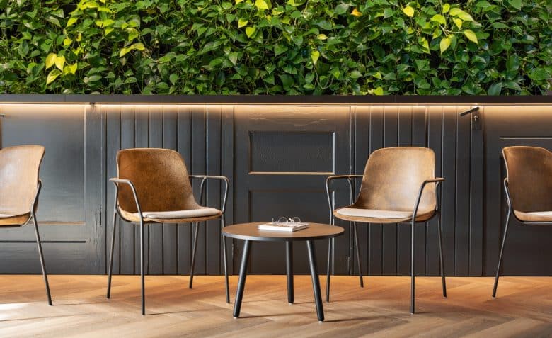 Contemporary cafe chair with arms
